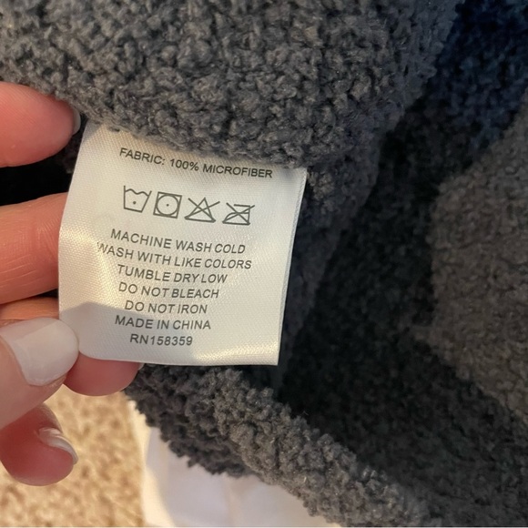 Sunday Citizen fuzzy Set (2) Grey square pillow shams covers - Picture 9 of 9